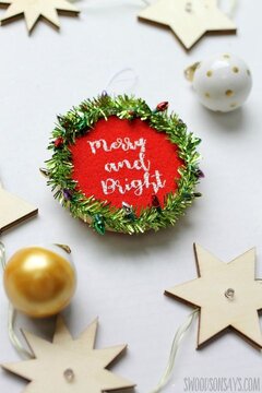 Homemade Christmas Ornaments Merry Bright Wreath-1542131279