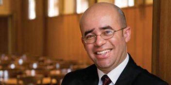 Dr. Hosffman Ospino