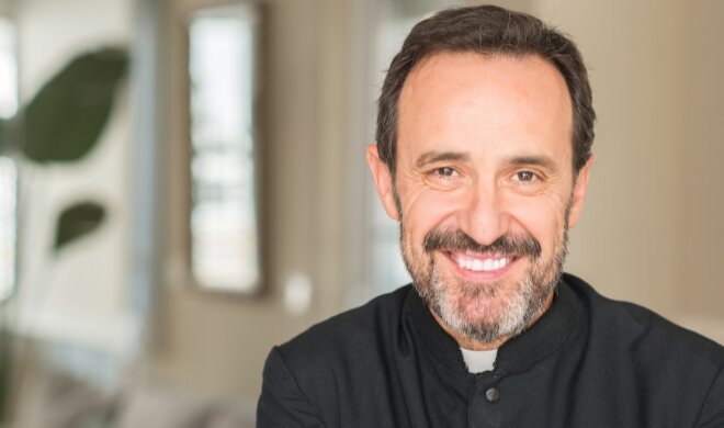 Párrocos y diáconos