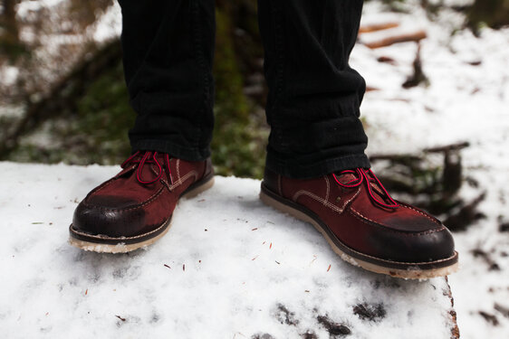 Mens hiking shoes in snow