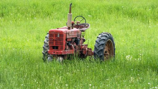 Farmer's wife acts as missing wheel for tractor