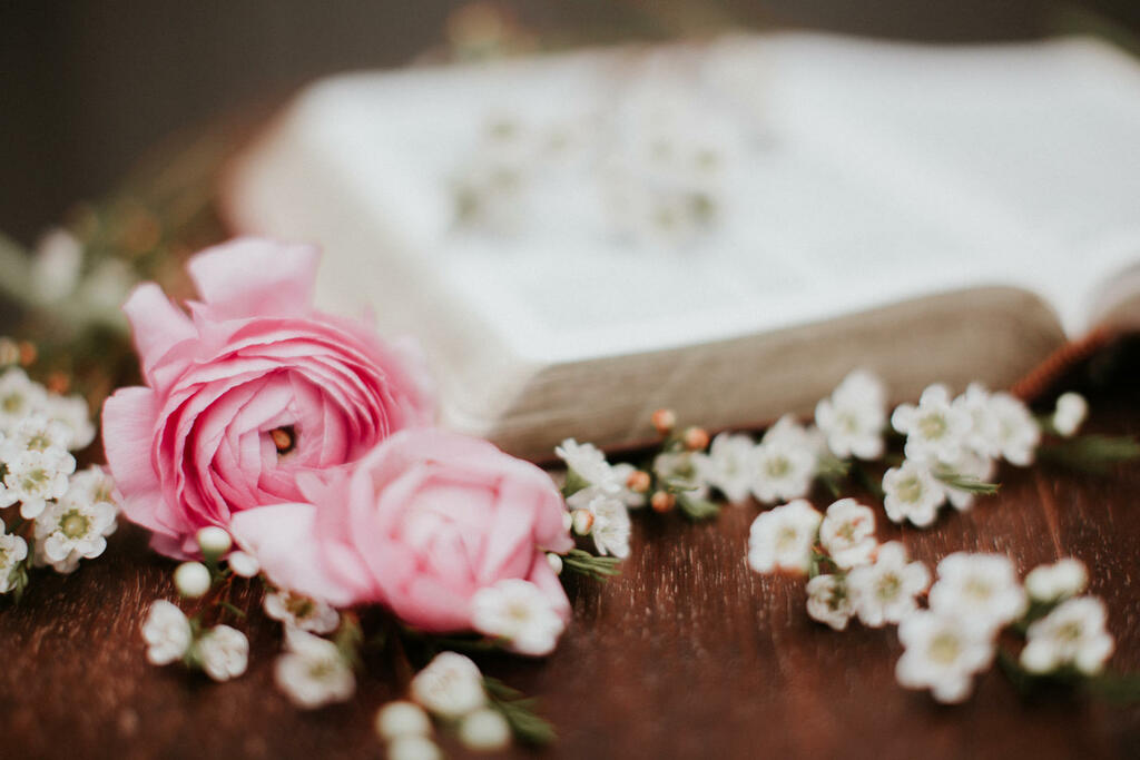 Flowers on Bible large preview