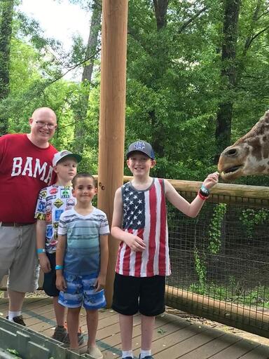 2019 Zoo Trip, Kids Feeding Giraffe