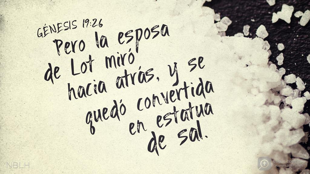 Génesis 19:26: Pero la esposa de Lot miró hacia atrás, y se quedó convertida en estatua de sal.