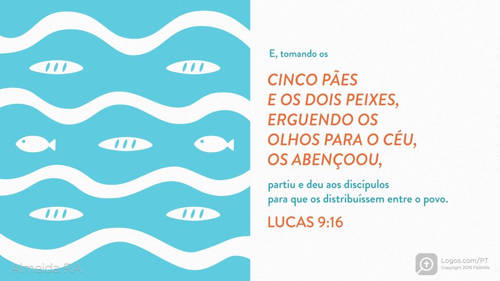 Lucas 9.16: E, tomando os CINCO PÃES E OS DOIS PEIXES, ERGUENDO OS OLHOS PARA O CÉU, OS ABENÇOOU, partiu e deu aos discípulos para que os distribuíssem entre o povo.