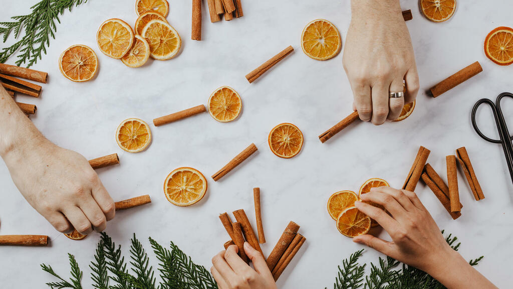 Orange and Cinnamon Stick Garland large preview