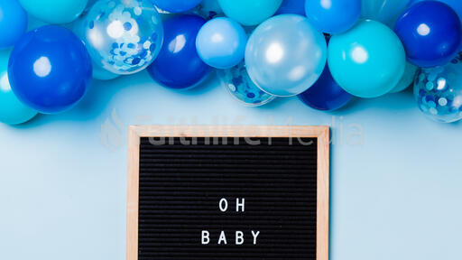 Oh Baby Letter Board with Blue Balloon Garland