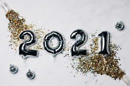 Metallic 2021 Balloons with Confetti Poppers  image 1