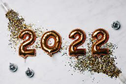 Metallic 2022 Balloons with Confetti Poppers  image 1