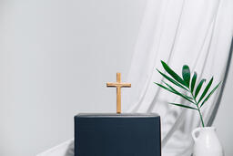 Cross with Palm Branch  image 2