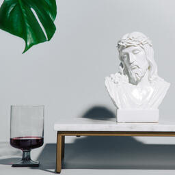 Bust of Jesus with Communion Wine and Bread  image 3